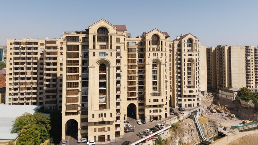 Երևանի գինու գործարանի հարող տարածքում գտնվող բարձրահարկ բազմաբնակարան 2 և 7-10 մասնաշենքերի կառուցում