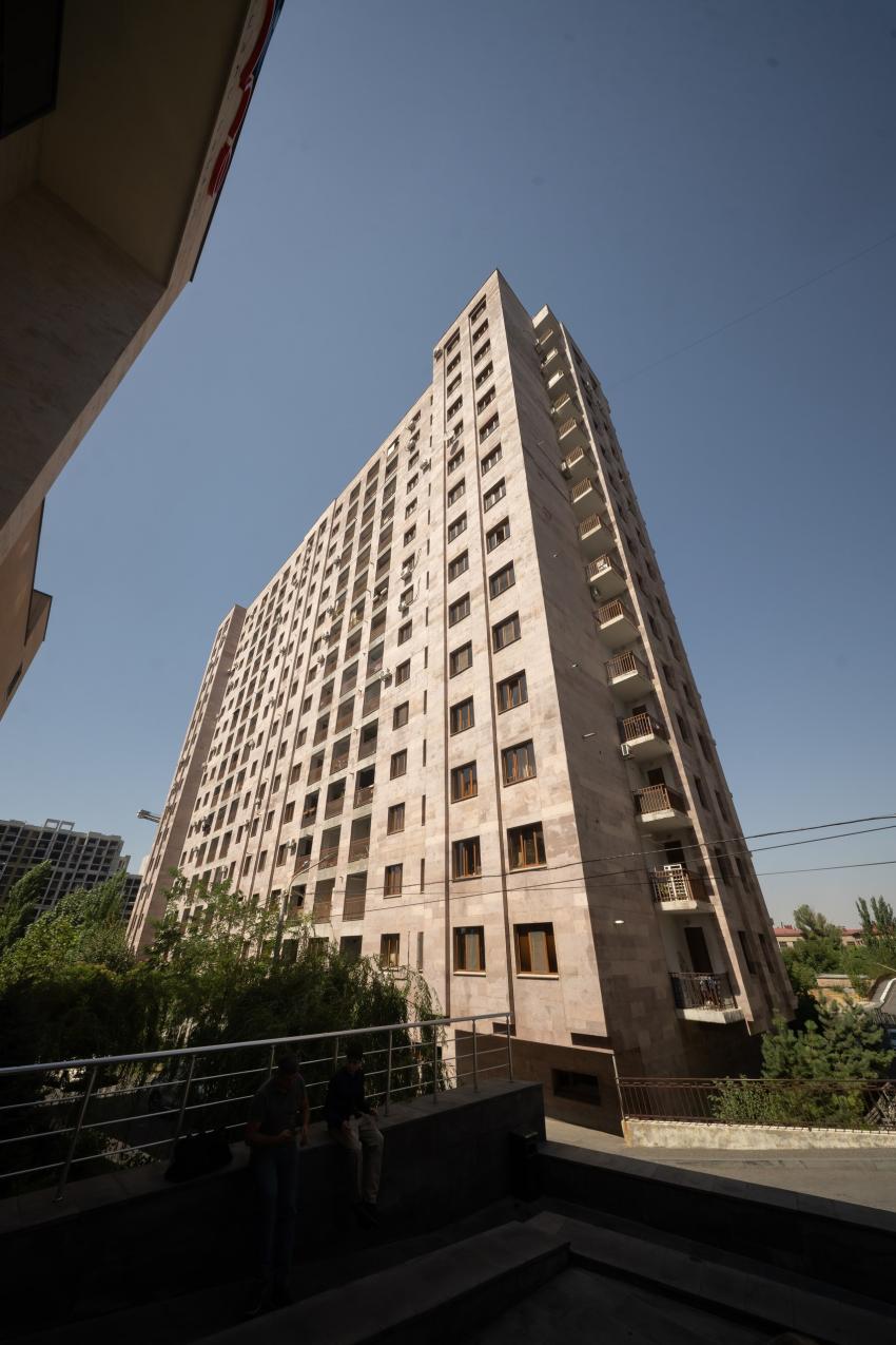 Պարոնյան փողոցում բազմաբնակարան շենքերի կառուցում